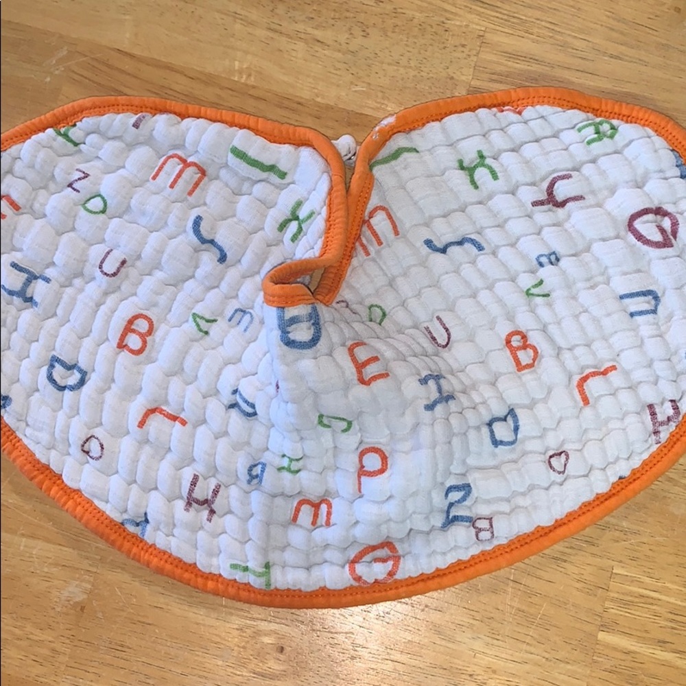 Cloth bib/burp cloth